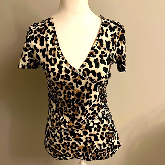 Tops - ⭐️Leopard print shirt‎ short sleeve shirt size M